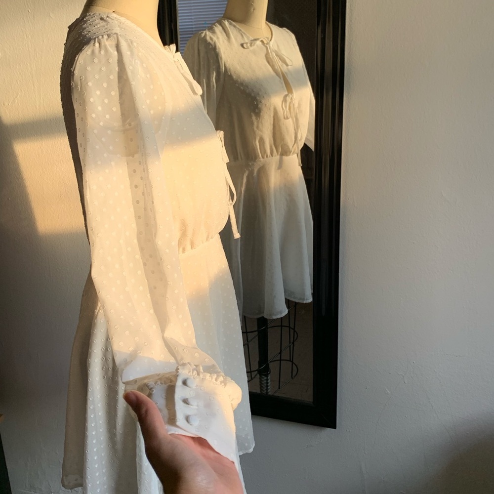 Beautiful white long sleeve dress 👗 ✨new w/tags✨